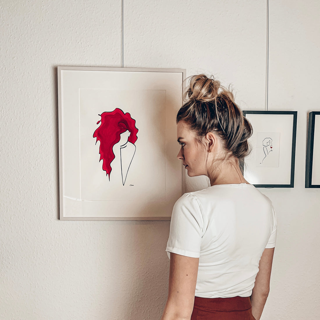 Judith Clara am Schreibtisch