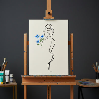 Zeichnung Frau mit blauen Blumen von Judith Clara