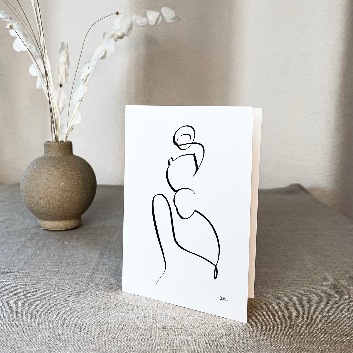 Mutter und Kind Nr. 4-Grußkarte-JUDITH CLARA-12x17 cm Grußkarte (zartweiß) Papier 300g-one-line-art