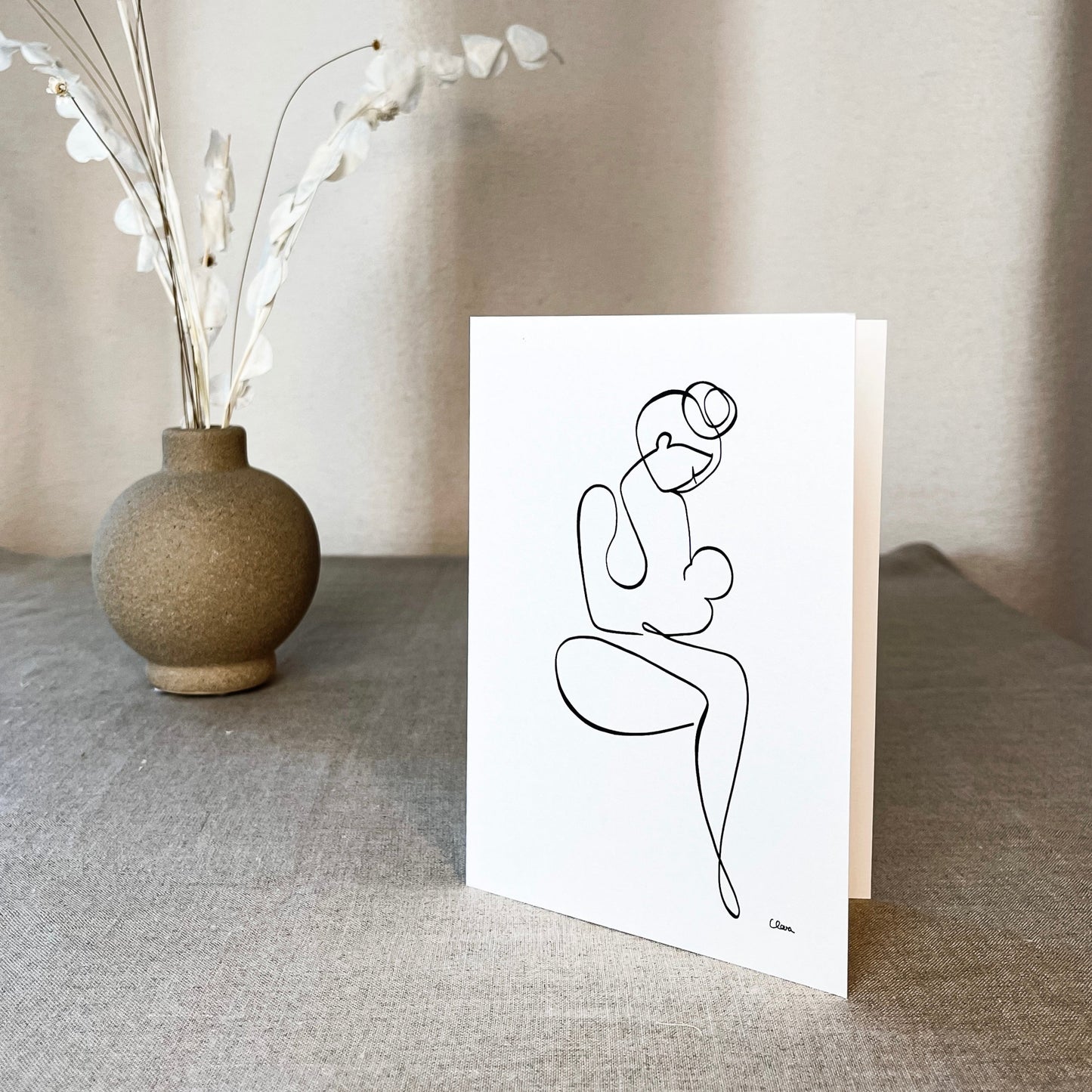 Mutter und Kind Nr. 1-Grußkarte-JUDITH CLARA-12x17 cm Grußkarte (zartweiß) Papier 300g-one-line-art